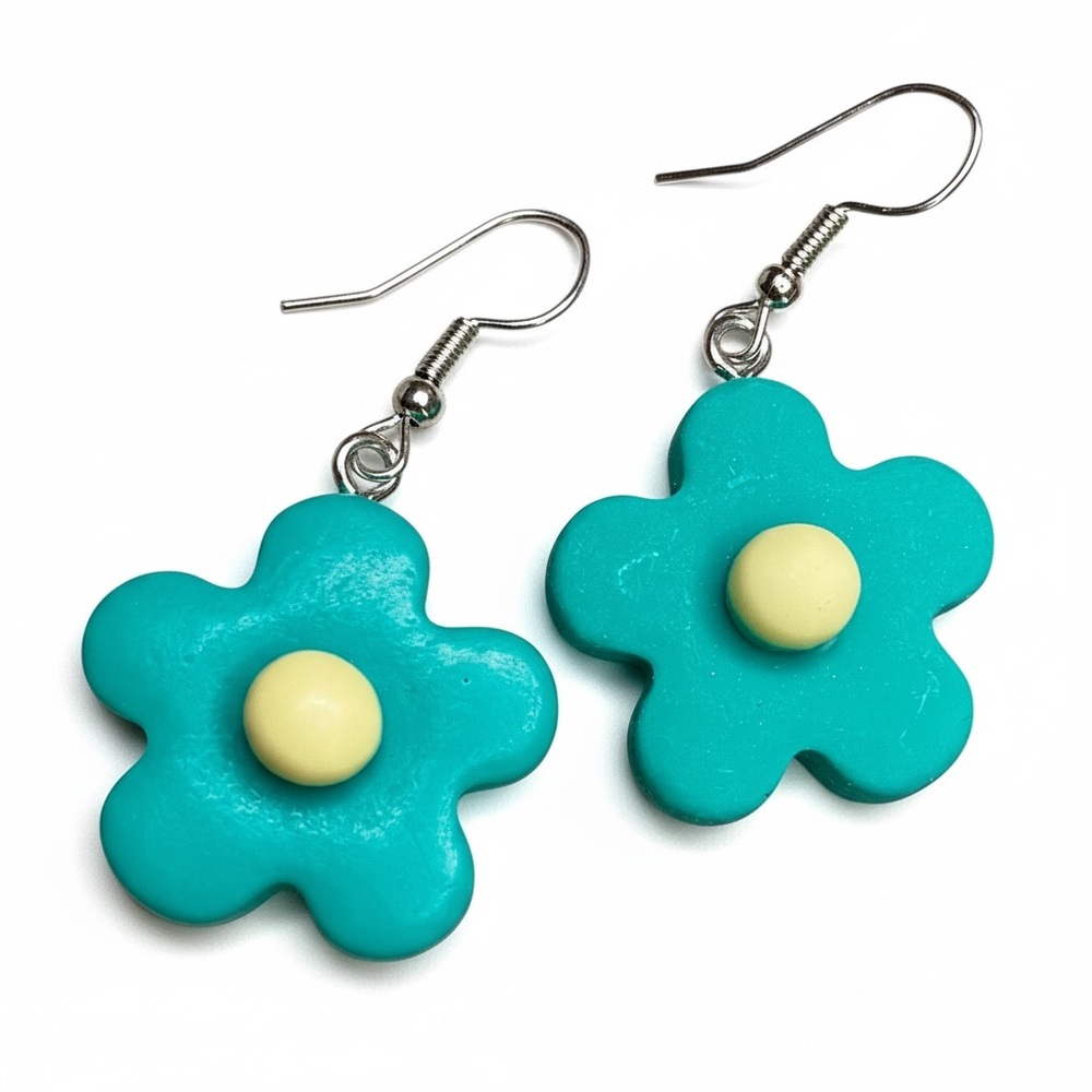 NWOT Retro Flower Earrings